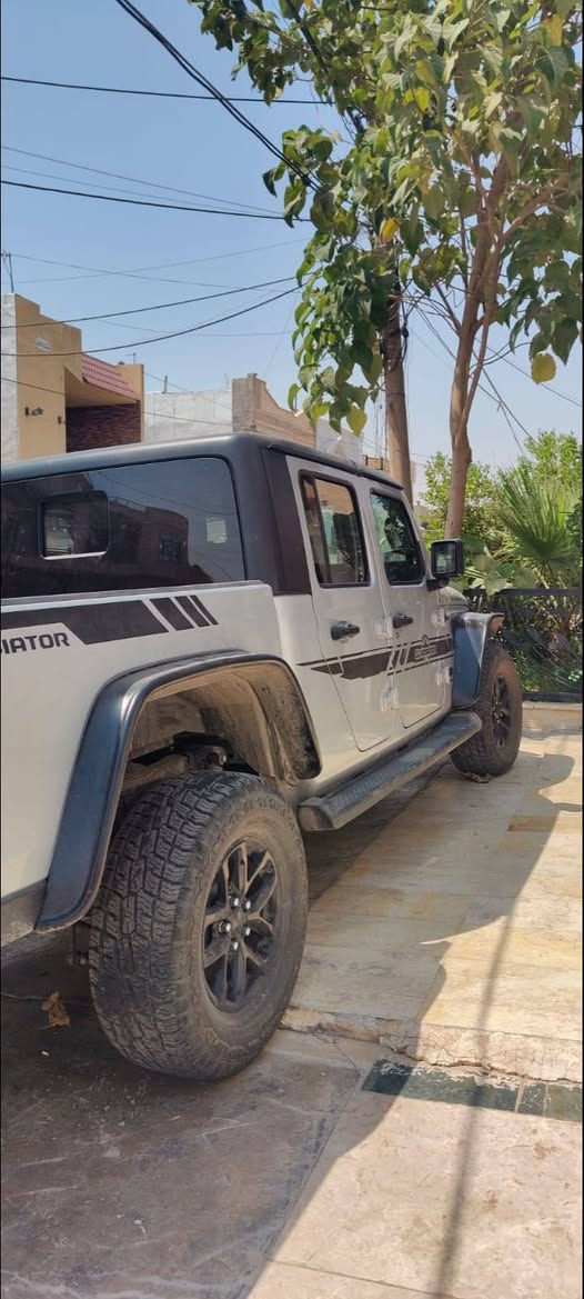 JEEP GLADIATOR  2022 sport s   4*4

‎ الموديل : 2022

‎العداد :36 الف

‎المحرك : V6.  3.6L 

‎المواصفات :

‎* دفع رباعي 4x4 بنظام روك تراك .

‎* مساحة تخزين اضافية تحت المقاعد الخلفية . . 

‎* تلفون بلوتوث . 

‎* شاشه مع نضام ملاحة نفكيشن GPS .

‎* مرايا متحسسة للاضاءة العالية .

‎* تشغيل عن بعد .

‎* دخول ذكي (بصمة) .

‎* سقف 3 قطع قابلة للازالة .

‎* ابواب قابلة للازالة .

‎* غطاء للصندوق الخلفي قابل للطي .

‎* إضاءة داخل الصندوق الخلفي . 

‎* ماخذ للتيار الكهربائي 220 ڤولت .

شاشة لمس 

جام اوتو

تحديد سرعة 

تحكمات جهتين   كامرا خلفية   

‎تحكمات ستيرن  

BLUETOOTH 

AUX 

APPLE CAR PLAY

تبريد قطعتين

نظام منحدرات 

سيارة فقط جاملخ خلفی وباب صبغ بدون دواخل 

بجم کبس بدون ارباک رقم شانسی موجود بالصور

السعر: 285$ وبی مجال ومعاملە

*********** واتس اب 

*********** أربيل, العراق
