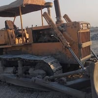 البيع بلدوزر موديل ٨٢ رقم بغداد لماني كير محرك مكينه جاهزه لشقل 077395...