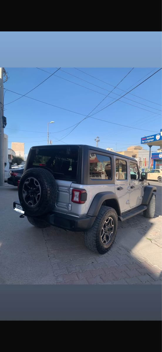 جێب ڕانگەر لیمتید سپۆرت 
مـــــــۆدیل / 2022 
سێ پارچە بیلاد گۆڕاوە 
چواردەوری جامی سبوغە 
بێ ناو گرتن ، ئێڕباگ سوکان 
مەکینە V6 قەپاغ کرایتەوە 
ڕەقەم سلیمانی سەنەوی نوێیە 
ڕۆیشتن / 28 هەزار میل 
مواسفات فوول ، 
نـــرخ ٢٣٥مجال
***********واتسب أربيل, العراق
