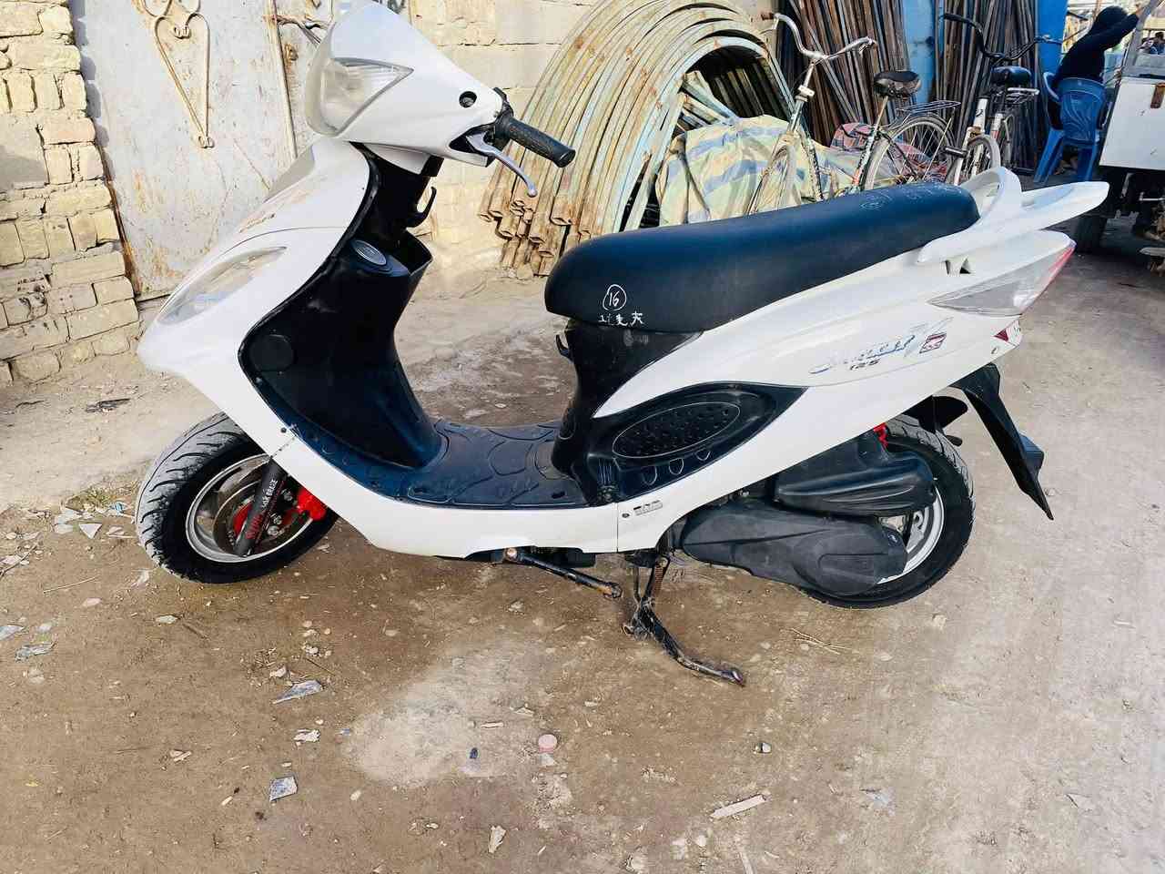 للبيع 🤍
كامكو v2 
موديل 14 
كفاله عامه 
نضافه فول 
شلعه معدل 
دراجه ما ناقصه برغي 
فقط الجنطه مو مالتها 
السعر والاستفسار 
يم ((  محمد اسعد ))


**إذا كنت صاحب هذا الإعلان وتريد حذفه لأي سبب، رجاءا أرسل رسالة إلى الدعم الفني**