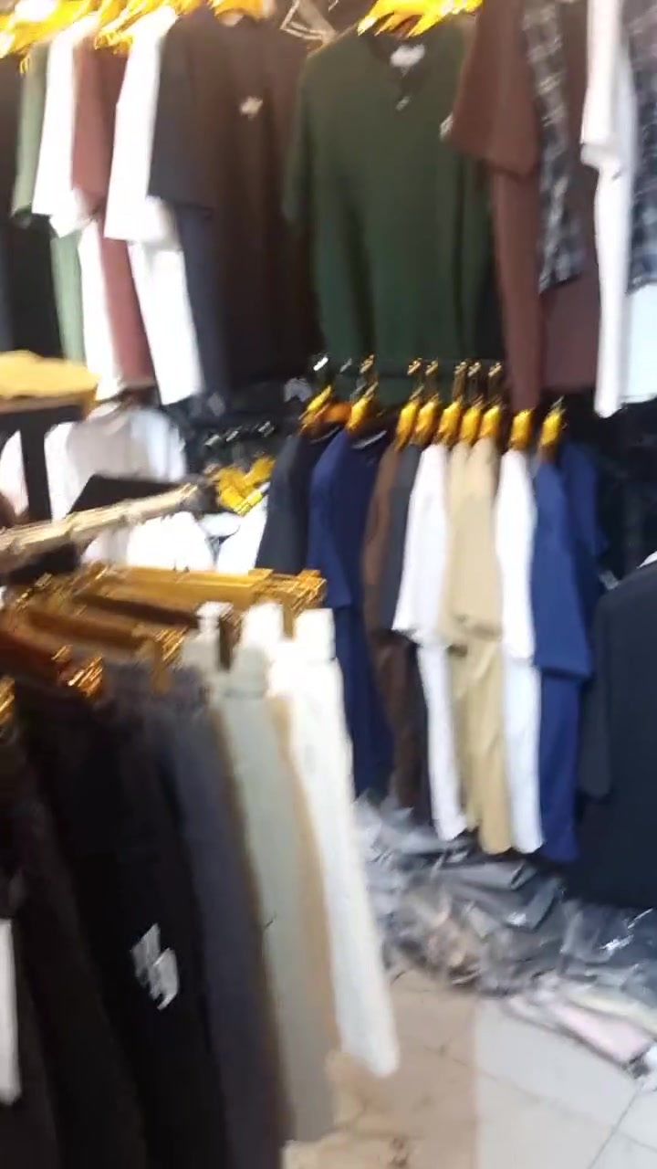 السلام عليكم محل للبيع شلعه تقريبن 300 قطعه مكان المحل بغداد الحبيبيه ***********
