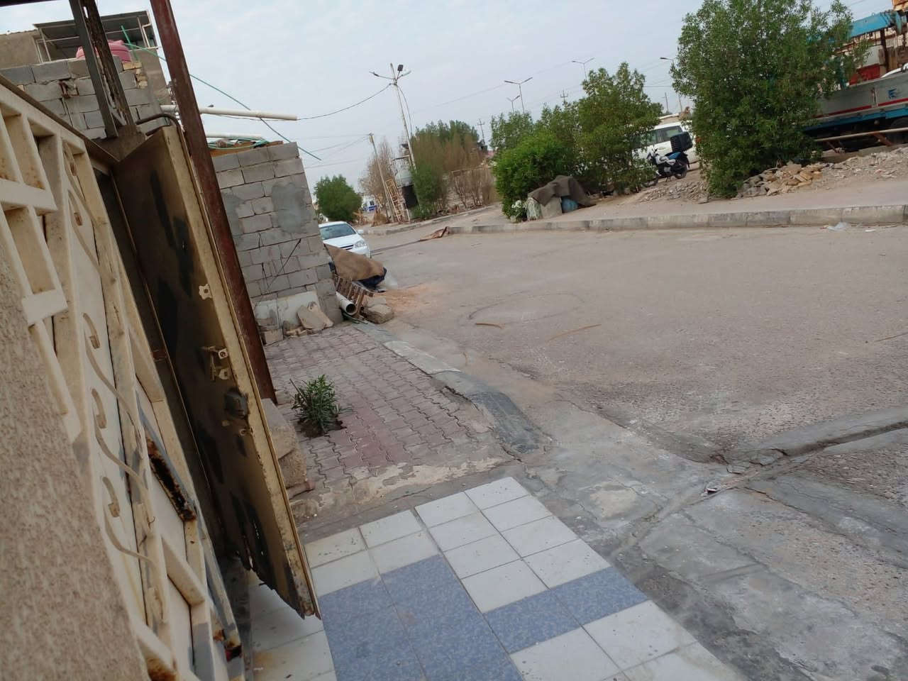 بيت للايجار في الجنينة قرب الشارع التجاري
مساحة البيت 212 متر مربع
-ماطور + تانكي ماء اسالة وتانكي ماء حلو
-مراوح سقفية
طابق واحد و بيتونه كبيرة و مخزن
كراج يتسع سيارة مع سقيفة حديد 
البيت قرب الشارع العام 15 متر مقابل ساحة خدمات 
التواصل على الرقم/ ***********
