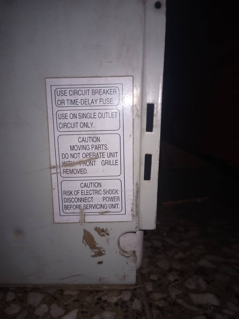 سلام عليكم مكيف وبيت مكيف للبيع يشتغل كلشي ما بي السعر 200 الف مكاني كوت زين القوس ***********
