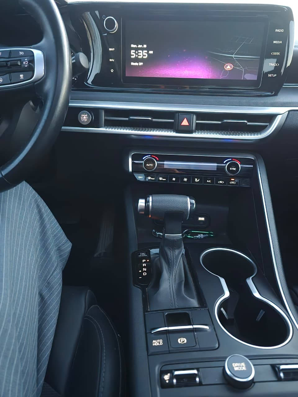 السلام عليكم كي فايف موديل 2024 اسود 
مواصفات جي تي لاين فوول للاخير
بجم كبس ... بدون ايرباك ... 
حادثها فقط جاملغ خلفي ايسر 
1600 تيربو 
مواصفات 
بانوراما 
بصمه
كشنات تدفئة 
استيرن تدفئة 
شحن هاتف لاسلكي 
قياده ذاتيه ؏ الخطوط السريعه
هاند بريك بصمه
تشغيل عن بعد 
مثبت سرعه 
نضام ABS
مانع انزلاق حساس أطارات 
بك لايت ليد
شاشة
كامره دواره
الاسلكي 
شاشه اعطال
ويل كورم لونين
رادار جانبيه
مراقبة النقطة العمياء
رادار الخطوط البيضاء 
اشاير بالمري 
كشنات جلد احمر
مقعد للسائق قابل للتعديل كهربائياً
لايتات ‏3 عدسات 
نضام قياده أيكو + سبورت +سمارت +نورمال
بلوتوث + aux + usb
فول تحكم ستيرن
كير أوتو + عادي
ئوتو بريك 
‏ ‏الخريطة
ستيرن حرف. Led D +  زينون
توقف ذاتي عند الرجوع
صندوك بصمه
‏AUTO HOLD
تصميم خارجي رياضي
نظام الملاحة
مصابيح خلفية LED
مصابيح ضباب LED
لاسلكي Android Auto 

  
السعر: 168 $
الرقم ‭*********** 
اتصال او واتس اب

مكان السياره الديوانية قضاء الحمزة الشرقي
