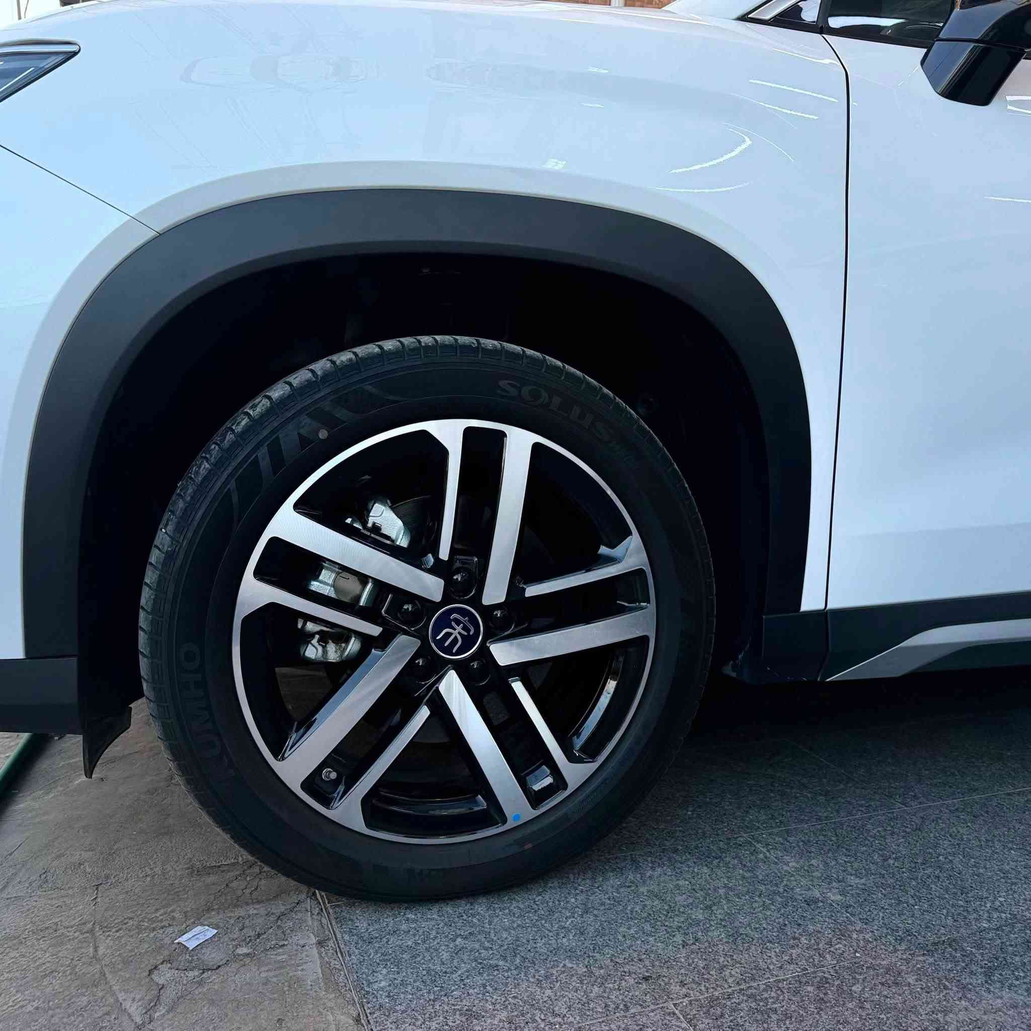 BYD SONG L
2025
مستخدم عداد 4000 Km زيرو بعده 
مكفولة كفالة عامه من كلشي 
رقم بغداد مشروع وطني جاهز لوحات 
مواصفات فول
هايبرد والتفويلة تمشيك 2100 Km 
علامه خلفيه ضوئيه 
بانوراما 
بصمه تشغيل 
تشغيل عن بعد 
بانوراما 
تبريد قطعتين 
داخل جلد بيجي 
مقعد الامامي كهرباء 
مري كهرباء
تبريد قطعتين 
تحكم ستيرن
شاشة كبيره 
بك لايت خلفي LED
يدات السياره كهرباء 

ملحقات السياره 
بصمه 
كارت 
شاحن 
عده كامله

مكانة بغداد الكراده 
***********
