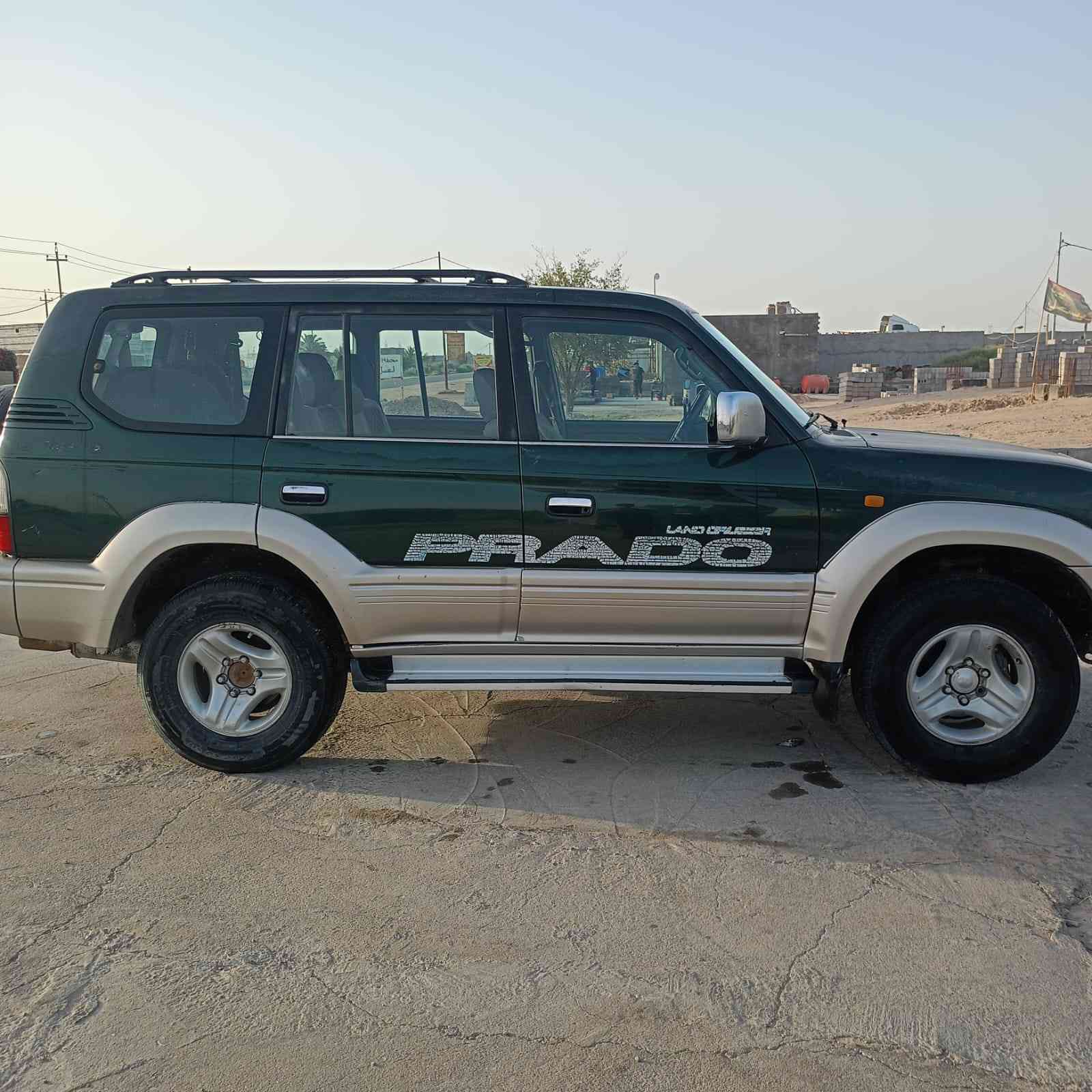 لاندكروز برادو موديل 2000 مكينة 6 سلندر 3400 بلاد كير فور ويل رقم بصرة السيارة مابيها ضربة بس مكانات صبغ سياره 7 راكب تبريد شغال شرط السعر 75 وبيه مجال ***********
