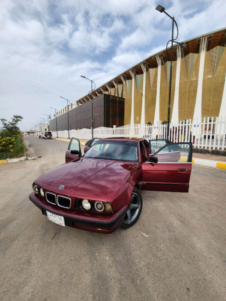 Bmw 525 1991
محرك 25 مسكر تك فانوص لاتنقيص ولا تبخير 
كير zf نمره قصيره + شورت شفت 
تبريد ثلج 
اكسل مفتوح 
رقم بصره تحويل ثاني يوم 
سياره شلعه ومعدل خير من الله بس العينه وصينيه بيه تعبانه يرادله تبديل 
بدي ونصبه تخبل بي زلوغ خفيفه 
ويل شنايزر 17 تايرات كله نضيفه وجديده 
غرفه نضيفه دشبول دبل اير باك 
كهربائيات كله شغاله ماعدا كيج البانزين و جامه السايق ماتصعد وتنزل 
لايت ابو السوار + منضومه زنون تعمي 
حداده نضيفه 
قبل فتره قليله مسويله ادامه كامله 
السياره بلحقيقه احلا من الصور بهواي بيه نصبه كلش حلوه 
مكان بصره ابو الخصيب 
تواصل ***********
السعر 53 وبي مجال للطيبين

