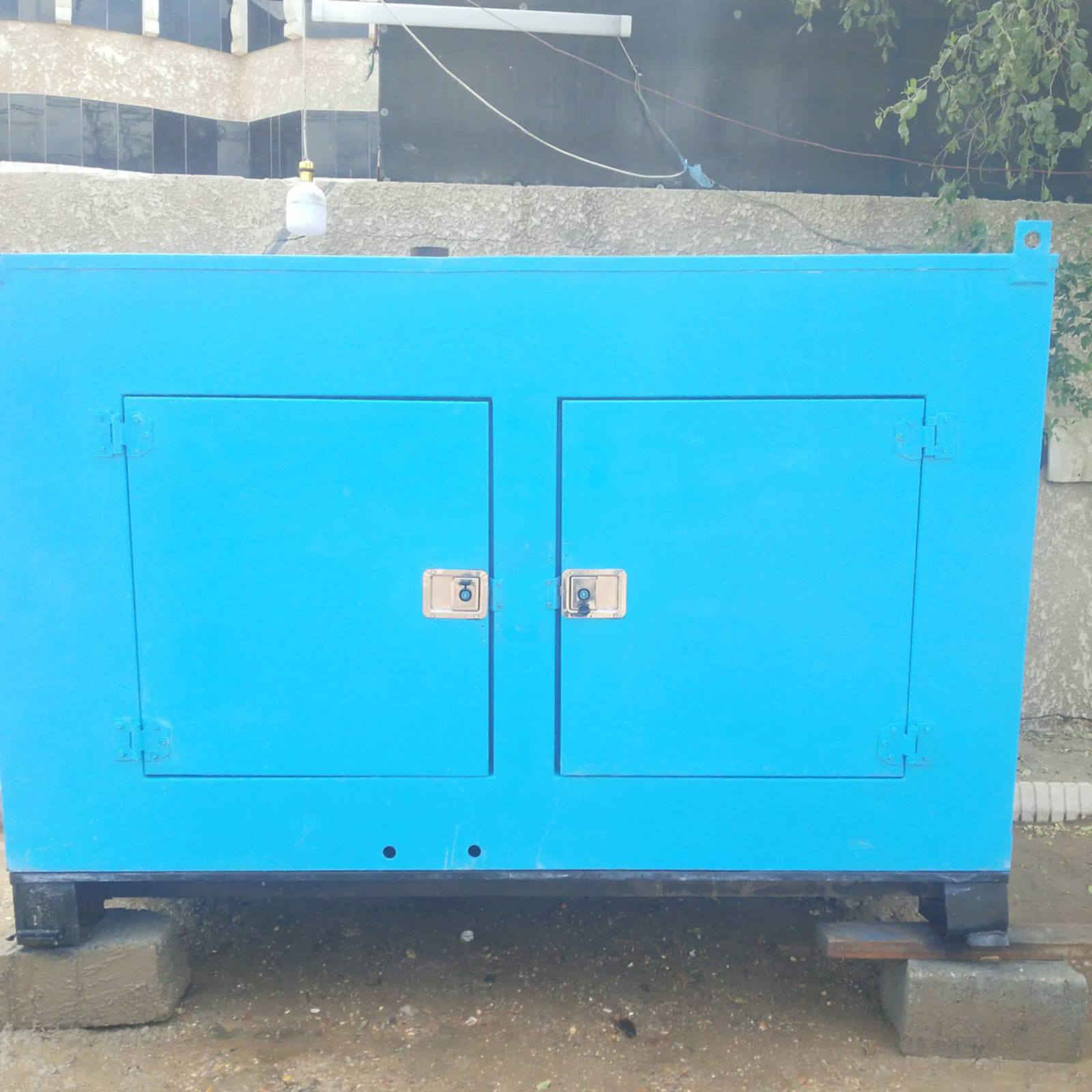 لمولد لبيع بيركنز انكليزي اصلي 3بستم  اصلي  حجم المحرك 105 35 كيفي  وضع شركة برغي مامفتوح بيه كاتم 100% عازل للصوت مكان بغداد شرط الفحص اتصل ***********
