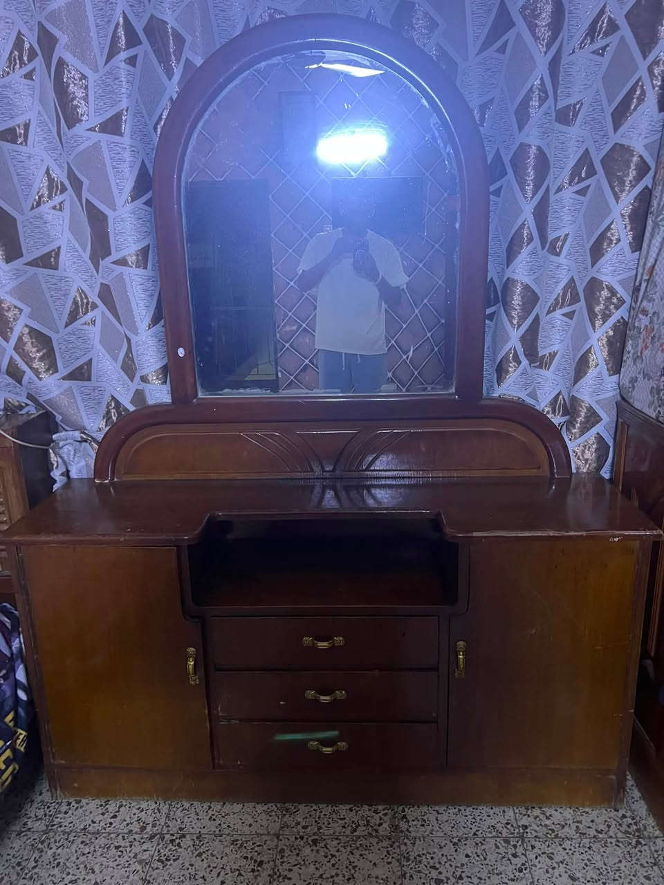 سلام عليكم غرفه للبيع مستعمله
سعر 125وبيه مجال 
رقم ***********
