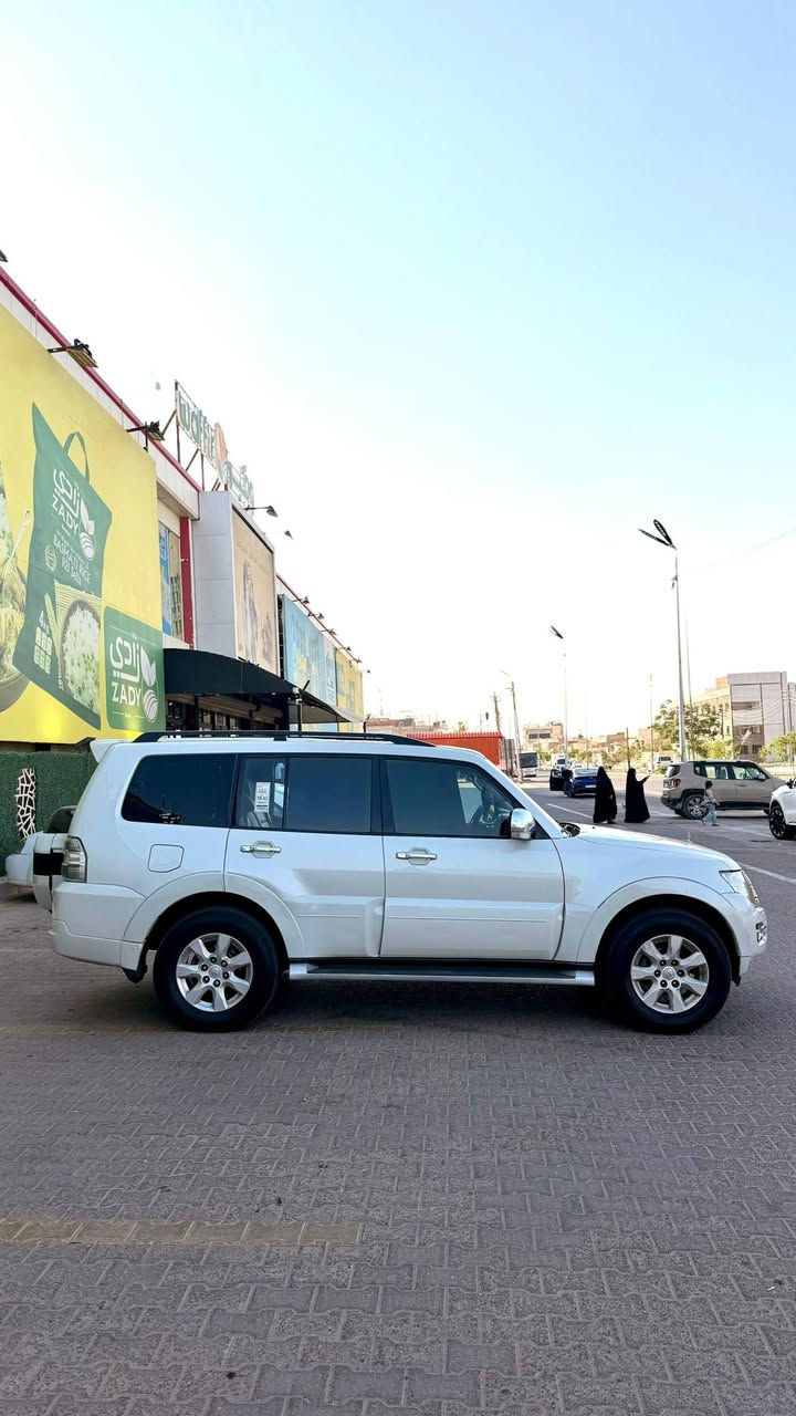 للبيع باجيرو حبتور موديل ٢٠١٥  رقم بغداد انكليزي ماشيه ٩٧ الف مكفوله كفاله عامة عده تصليحه بسيط السعر ١٦٣ وبيها مجال بسيط النجف الاشرف اتصال ***********
