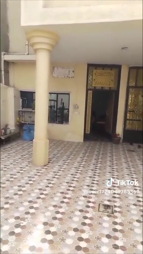 ***********
مقابيل جامع طيبة بلفرع 150متر طاوبو غرفة جوة وغرفة فوك كلش جبيرة 55وبي مجال ***********
