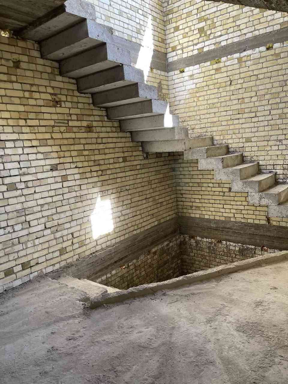 السلام عليكم ورحمة الله
هيكل 100م للبيع بناء جديد درجة اولى تنفيذ مكتب المدار العمراني موقعه بداية هوررجب جداً قريب من شارع هوررجب العام بمجمع النخيل خدمات كاملة وشارع عرضه 13 متر للاستفسار ***********
