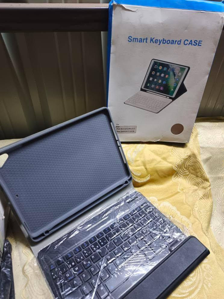 حافظات كيبورد ذكية جلد اصلي توصيل ل وتشغيل USB قابلة للطي لحماية الايباد او التاب وسهولة الكتابة
الواحد ب8 الآف يتوفر توصيل للحجز خاص او واتساب ***********
