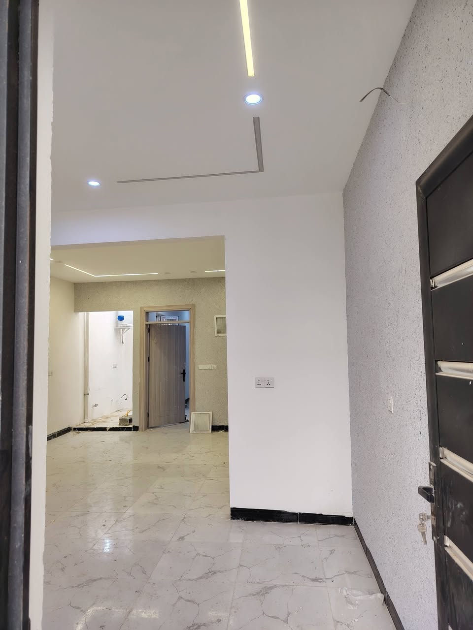 کۆد 24
بۆ فرۆشتن
100 ـ   متر
 نهۆم و نیو
نهۆمی یەکەم ــــــــــ پێك هاتووە لە ......

 ژوور خەو ـ چێشتخانە ـ ژووری میوان ـ سەر ئاو ـ گەرماو
نهۆمی دووەم ـــــــ پێك هاتووە لە ....
لە ژووری خەو ـ گەرماو ـ سەرئاو 
شوێنێکی خۆش و کۆڵانی پان و نزیك شەقامی سەرەکە ـ 
بەنرخێکی زۆر زۆر گونجاو خێرا ...
شوین،،کرکوک 
بۆ زانیاری زیاتر ژمارە [ 3 ] بنێرن 
وەڵامتان دەدرێتەوە 
***********
***********
ـــــــــــــــــــــــــــــــــــــــــ.
 
🏠 كود 24

للبيع – مساحة 100متر 
طابق نص

📍 المواصفات:
غرفتین نوم ـ مطبغ ـ استقبال ـ حمام ـ مرافق غربی و شرقی
موقع ممتاز في منطقة هادئة بشارع عريض وقريب من الشارع الرئيسي
بسعر مناسب 
📍 الموقع: كركوك

📞 للاستفسار: أرسل الرقم [3 ] وسيتم الرد عليك

***********
***********
