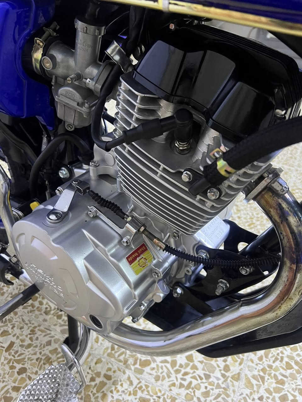 نامي برو  موديل 2025  محرك 200 الماطور نظيف هواي. ما داخل تصليح ابدا  منفيست اصلي   بي مشغل رايدو. وتكدر تربط على الموبايل عن طريق بلاتوث وتشغل اغاني او ايشي من موبايلك. السعر 650 اللف.


**إذا كنت صاحب هذا الإعلان وتريد حذفه لأي سبب، رجاءا أرسل رسالة إلى الدعم الفني**