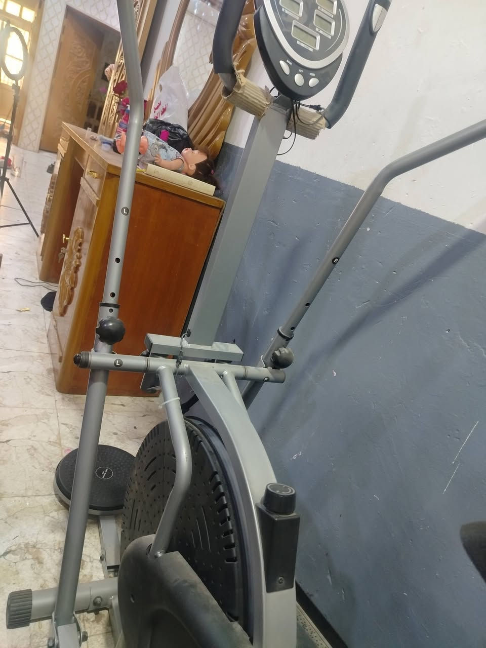 السلام عليكم جهاز رياضي بعده جديد استعمال قليل 180وبي مجال عنوان كوفه علوه الفحل ***********
