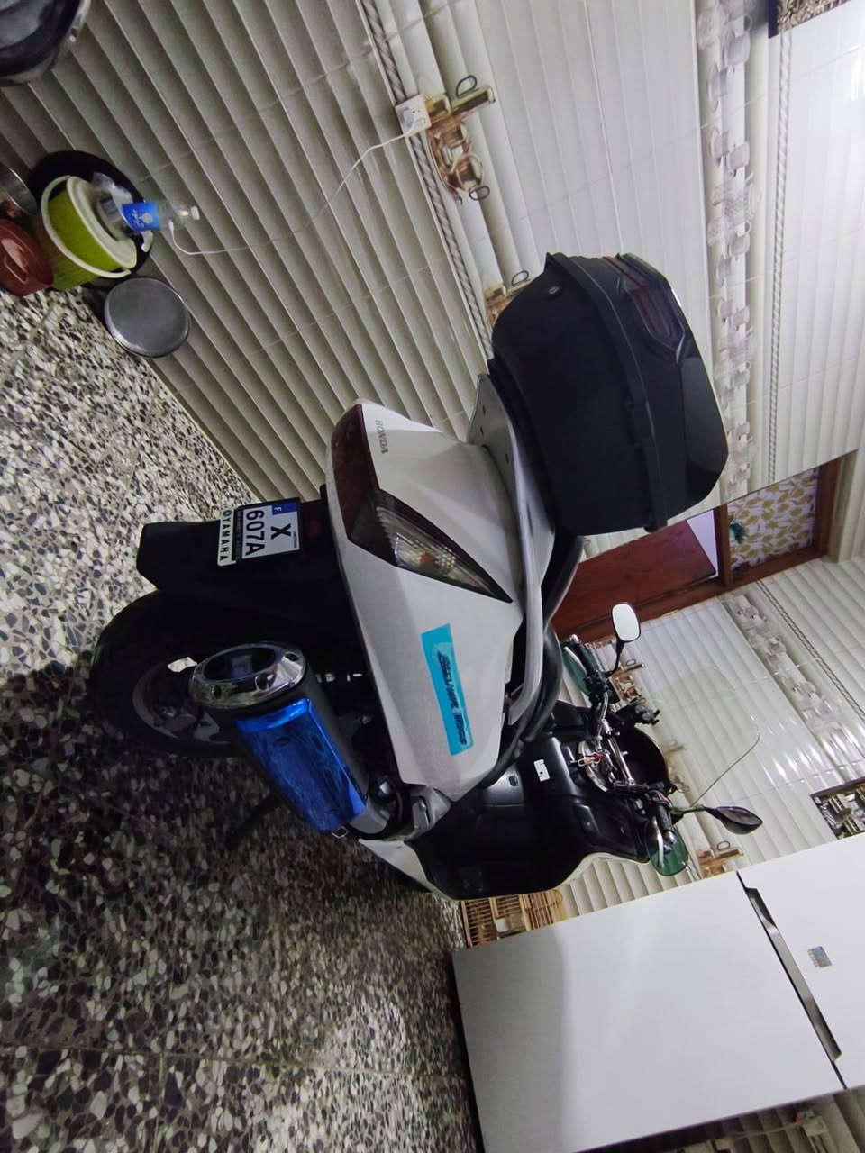 السلام عليكم سلفر ونج 600 مكفوله من الفتح دراجه نضيفه رايده 1900 وبيه مجال *********** مكان بغداد
