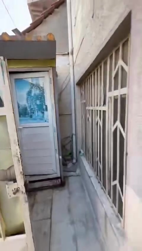 للايجار
🏠 مشتمل للايجار 
يحتوي على 
الطابق الارضي :استقبال+مطبخ+حمام 
الطابق الثاني : غرفتين 
الطابق الثالث: غرفه +سطح 
📍حي سومر
للاستفسار 
📲*********** مكتب ازاد
📍البنوك شارع الكنيسه
