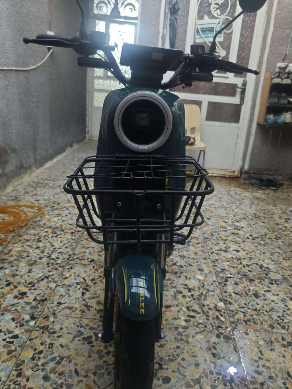 دراجه شحن r9
للبيع نقص بطاريات 
سعر 200 
تواصل👇🏻
 ***********
