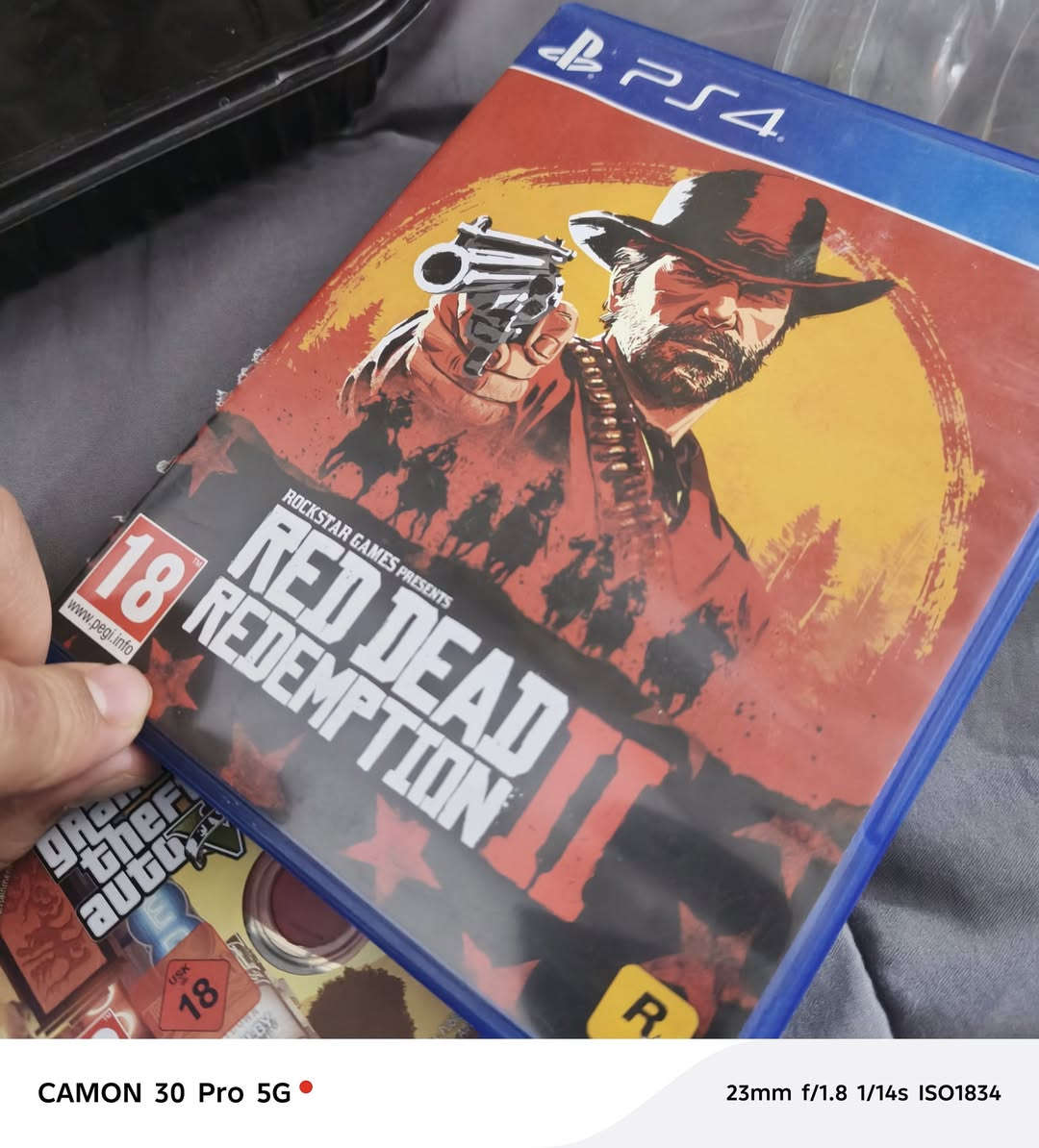 بلي فور pro اون لاين للبيع 
الذاكره 1T واحد تيرا يعني 1024 كيكا
يدتين ويا 
ويا قرص لعبه ردد ردبشن 2
وقرص سبايدر مان
وقرص gta او قراند 
الاستفسار *********** واتس اب  او ادخلي هنا خاص 
السعر ،300 وبي مجال  للشراي 
*البلي نضيف كلش وماكووبي اي اعطال ابد
