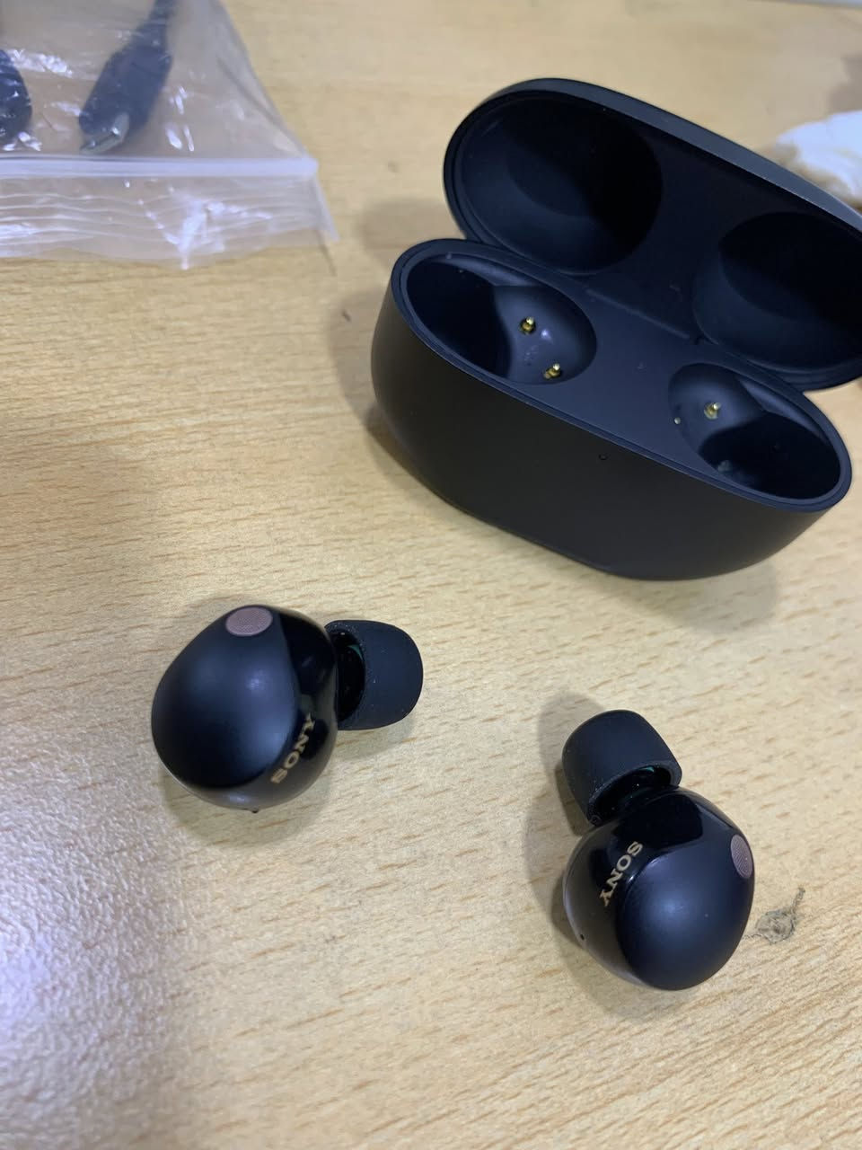 🎧 للبيع: Sony WF-1000XM5 (أحدث إصدار)
أفضل سماعة عزل ضوضاء في العالم، تتميز بحجم صغير وصوت Hi-Res فائق الدقة.
أهم المميزات:
• عزل ضوضاء (ANC): الأقوى عالمياً.
• المكالمات: وضوح تام بفضل الذكاء الاصطناعي.
• البطارية: 8 ساعات (وتصل لـ 24 مع العلبة) + شحن لاسلكي.
• الاتصال: تدعم الاقتران بجهازين معاً.
الحالة: [استعمال شهر واحد مشتريها وكالة مو امزون]
الملحقات: كيبل خاص والربر الخاص بيها بمختلف الاحجام .
السعر: [135 الف]
متوفر توصيل


**إذا كنت صاحب هذا الإعلان وتريد حذفه لأي سبب، رجاءا أرسل رسالة إلى الدعم الفني**