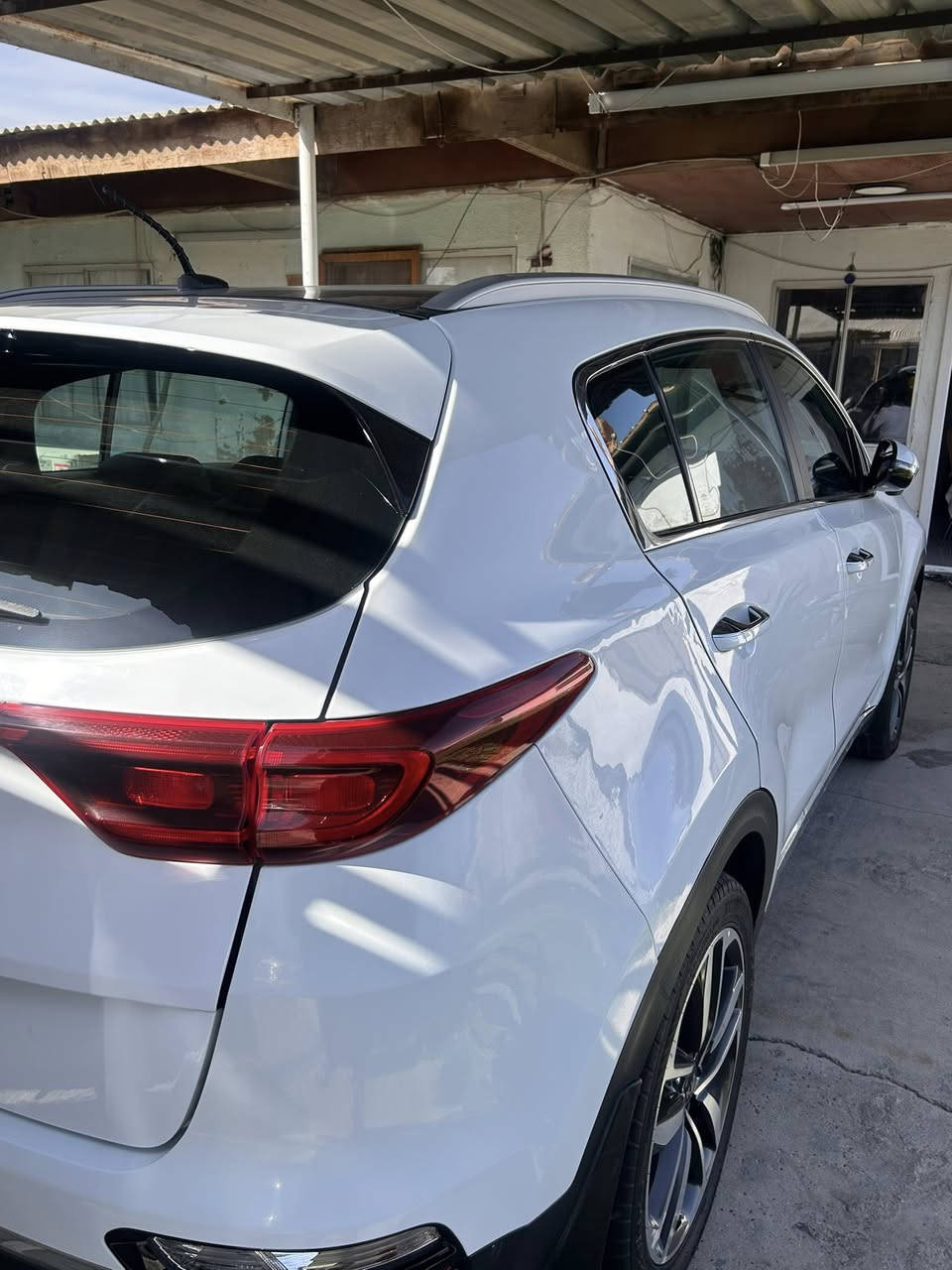 السلام عليكم كيا سبورتج 2019 للبيع ماشيه ٧٦ الف كيلو متر مكفوله من الصبغ واكو مكان بارد موضح بالفديو السياره باسمي تحويل ثاني يوم مكاني بغداد السعر 19.600$ يعني 196 ورقه للاستفسار اكثر ***********
