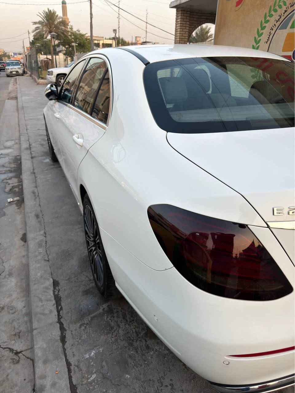 مارسيدس E class 2016 

بيع او مراوس 

E200

وارد الماني بدون حادث بيها كلير قطعتين جاملغ امامي وخلفي جهت السايق بدون حادث فقط رش

المواصفات الالمانيه معروفه شاشه كامره اوتو بارك حساسات رادارات بصمه تحكمات ستيرن كشناا كهرباء جلد 

سيارة ماشية 175 الف كيلو 

السياره جاهزه بدون اي نقص تبريد محركً كير صدر كله بالضمان والسعر 23 الف وبي 

مجال بيع او مراوس 

مكان سيارة حي جامعة 

*********** بغداد, العراق
