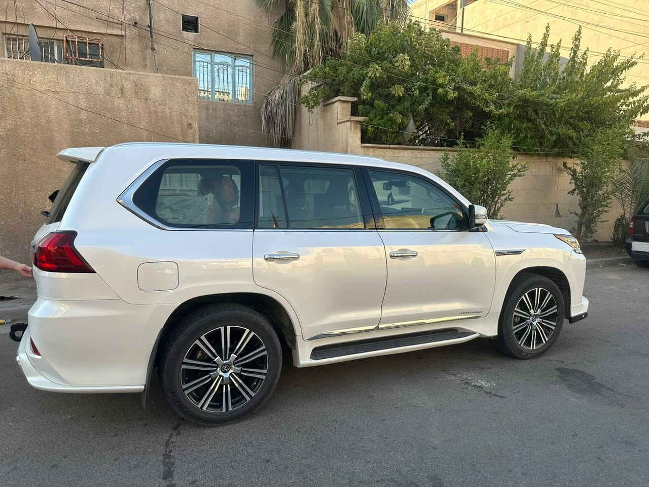 تحيه طيبه السلام عليكم أ
لكزز 2021 بريم
فول مواصفات
عداد المسافه 66 الف
سونار مع صور 
رقم بغداد دولي باسمي 
السعر 77 الف 
اي استفسار.
***********
مكان بغداد كاظميه
