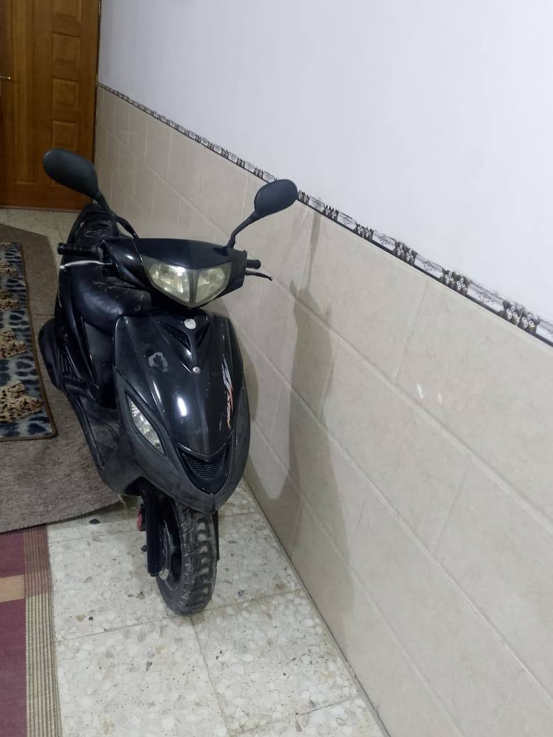 دراجه ماكس ثعلب ابلاديه مكينتها حيل ناعمه سلف هندر كهربائيات كلها شغاله اوراقها كامله السعر 300 العنوان الشعب التلفون ***********
