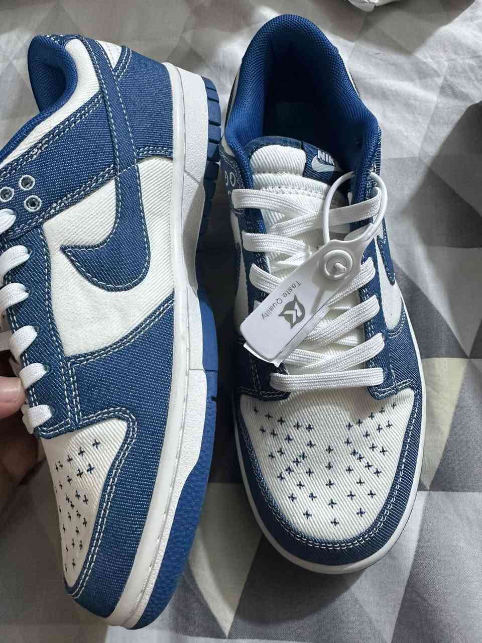 قياس 41
السعر 30 
يوجد توصيل


**إذا كنت صاحب هذا الإعلان وتريد حذفه لأي سبب، رجاءا أرسل رسالة إلى الدعم الفني**