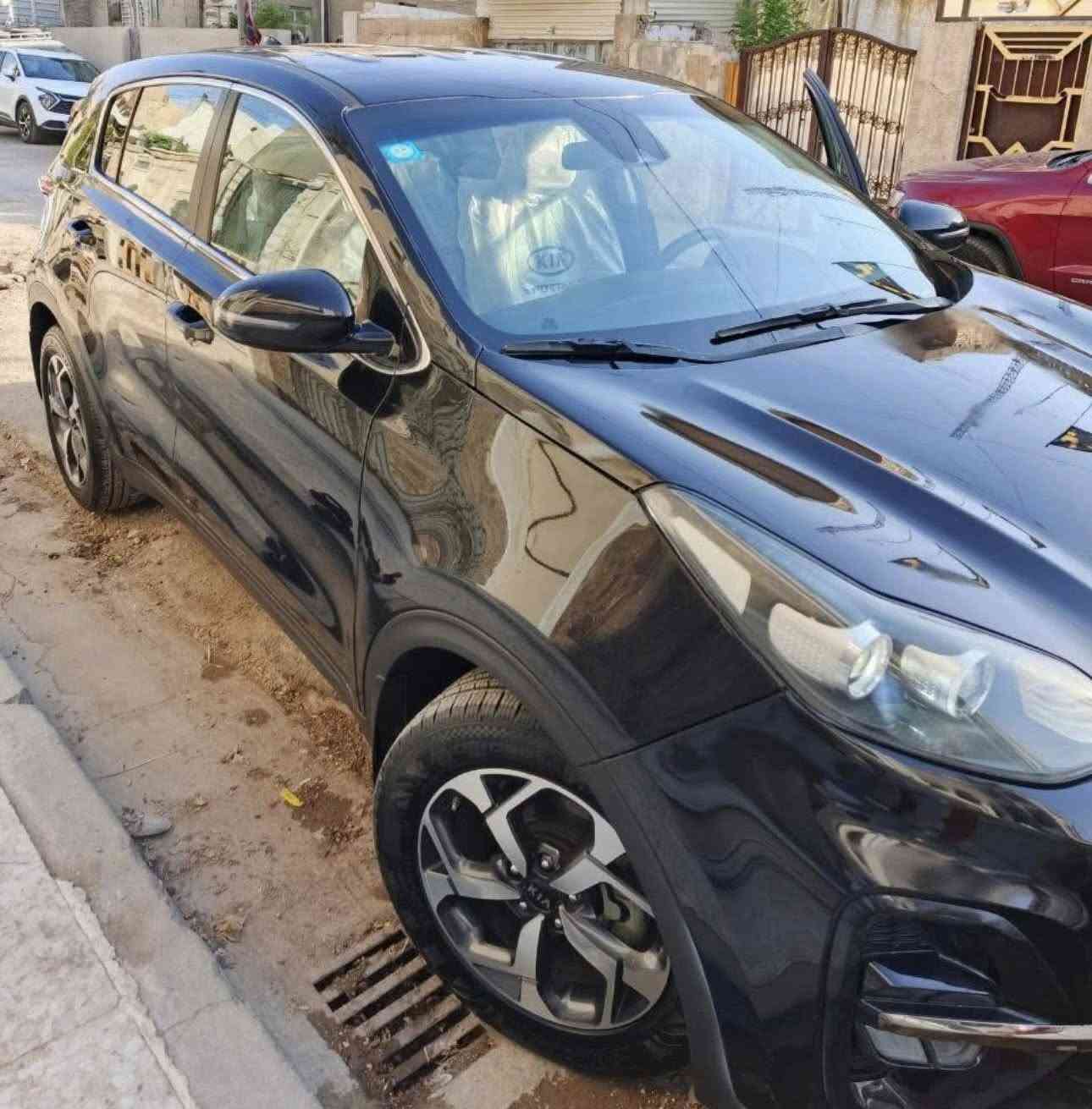 السلام عليكم للبيع كيا سبورتج 2020 
وارد امريكي حادثهة جاملغ وبنيد فقط ولباقي كفالة السيارة جديدة بدون نقص مكان السيارة بغداد الشعب السعر 145 رقم الهاتف ***********
