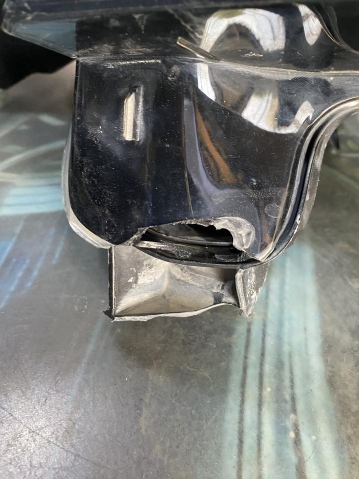 سلام عليكم 
زوج لايت جيب لاريدو من 11-21 
فقط واحد بي كسر اذان وحدة السعر 250 الف وبيهن مجال 
***********
