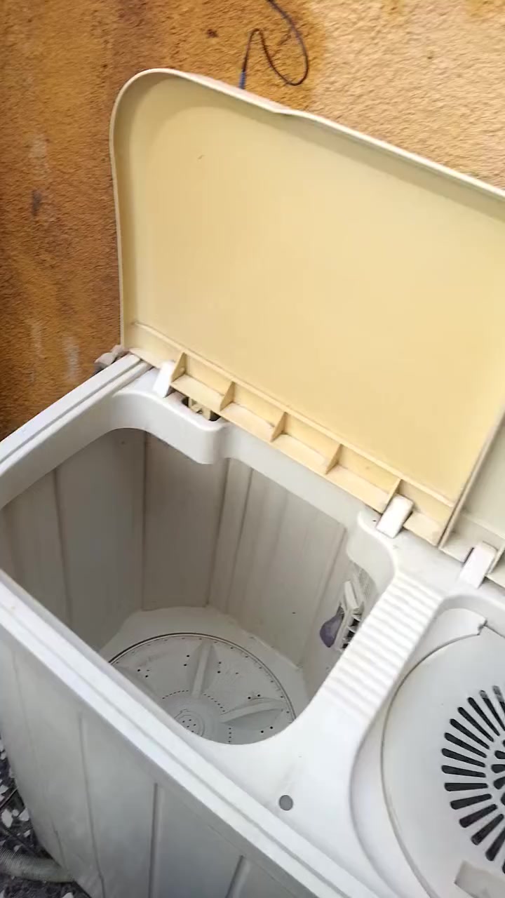 غسالة للبيع كما موضح بالفيديو السعر ٥٠ الف بيها مجال
الاتصال او المراسلة على الواتساب على الرقم ***********
