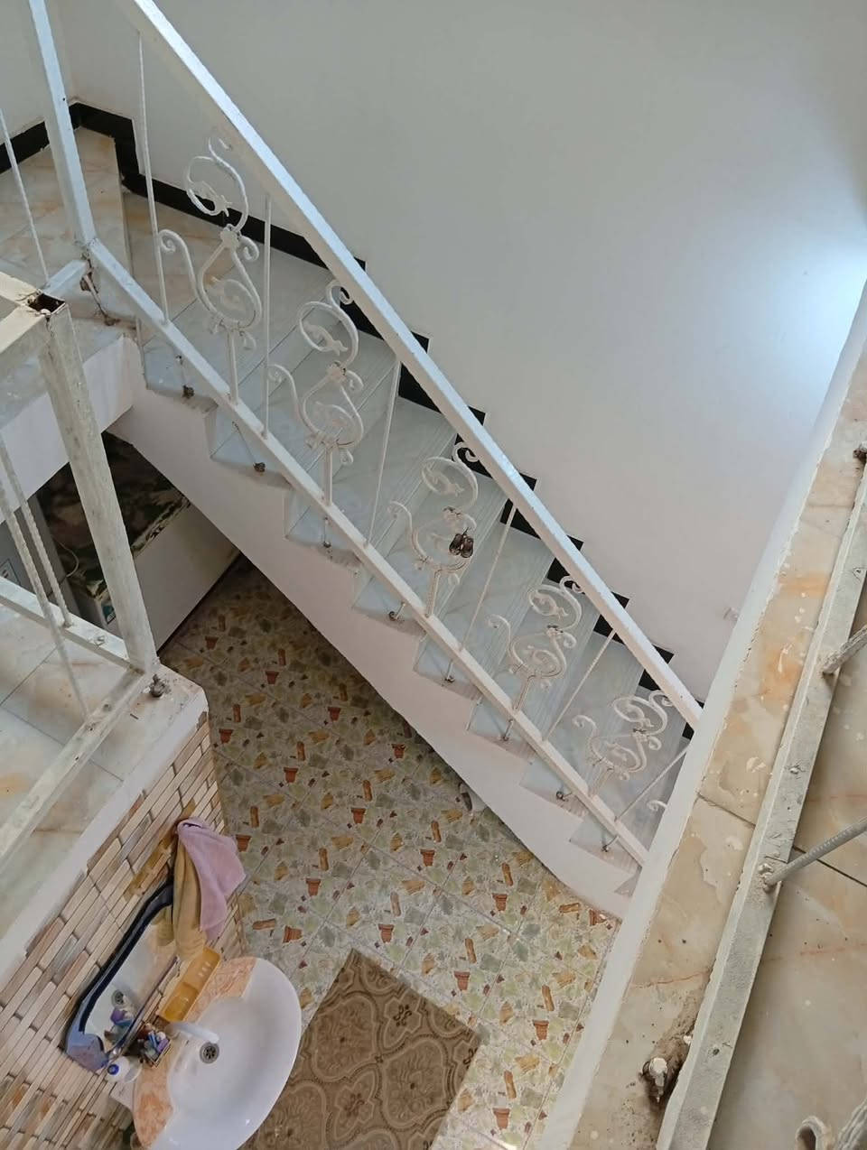 مشتمل للبيع مساحه 100 متر طابو زراعي سند 25 غرفتين نوم استقبال هول مطبخ صحيات عدد 2 موقعه شارع 60 خلف مدينة حمورابي تفاصيل
 ***********
***********
