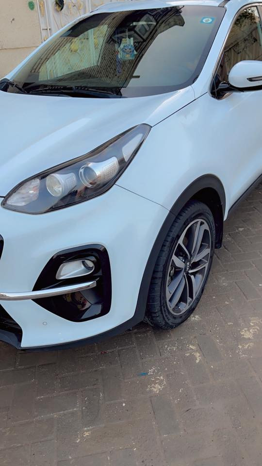 السلام عليكم ورحمة الله
سبورتج 2020 خليجي 
مشروع وطني وين متحب حول 
السيارة جديدة وجاهزة
#المواصفات
حجم المحرك 2000 دوش 
ماشيه 80 الف حقيقي  قابل للزيادة 
بدون صبغ بدون بارد بدون تبديل 
مود درايڤ ( ثلاثه انظمه قيادة )
شاشة + كامرة دواره 
حساس امامي خلفي 
تبريد قطعتين 
مري قابله للطي + اشاير بل مري
مقاعد جلد + مخمل
السيارة جاهزه مجهزه 
السعر 205 ومجالها بسيط 
وبل عافيه عل ياخذها
***********
