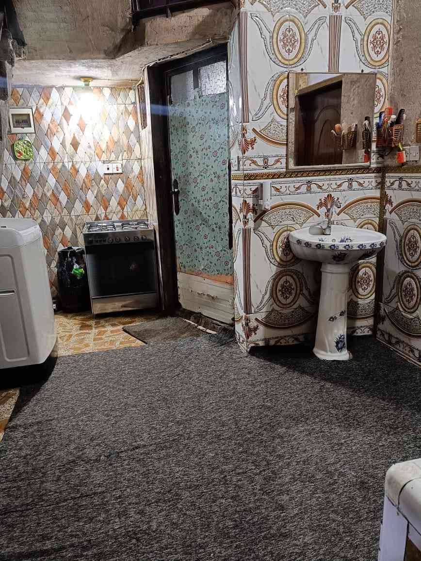 سلام عليكم الاخوة الاعزاء بيت للبيع منطقه الزعفرانيه طابو ملك صرف مساحه ٦٥ متر وتشجير ١٥ متر طابق واحد و طابق ثاني يحتوي على سطحين الموقع نهاية شارع مول الربيع مقابيل الجزرة للاستفسار الاتصال ***********
