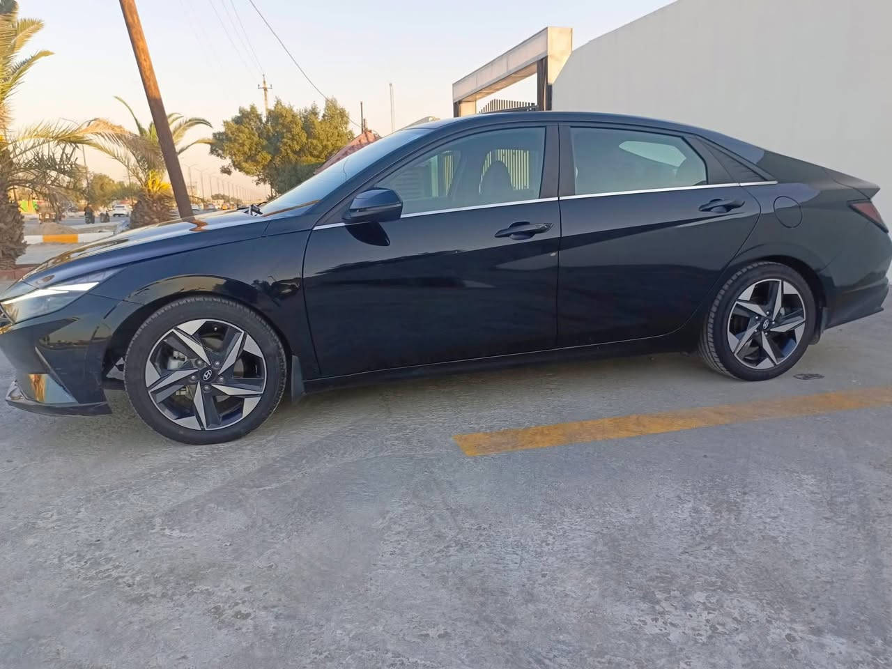 السلام عليكم
النترا هايبرد 23 
السيارة فول حادثها دعامية تعتبر كلين 
رايد اراوسها ويا byd 
مكاني بغداد 
***********
