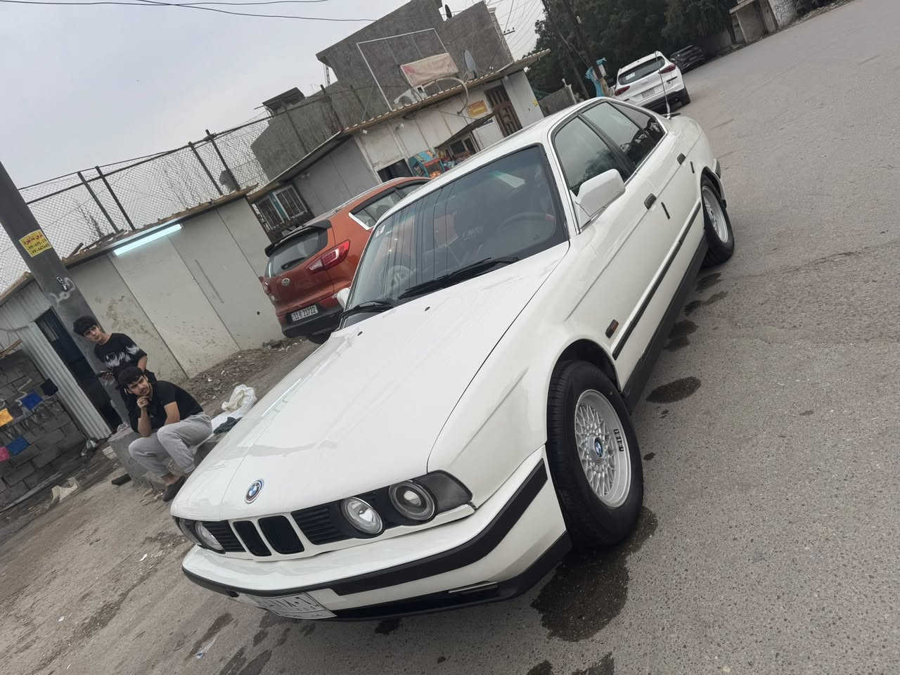 السلام عليكم للبيع السياره مصبوغه عام ومعمره تعمير مال جناي كله اصلي وكله 525 موديل 92 السياره تجي اشوفها تختلف عن الصور بهواي السياره كامله من الدعاميه للدعاميه السعر73

‭0772 796 3087‬
