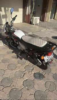 موديل 22 سنوية بأسمي طالب جامعة ومحتاج فلوسها وعندي قسط /دراجه مامجفته...