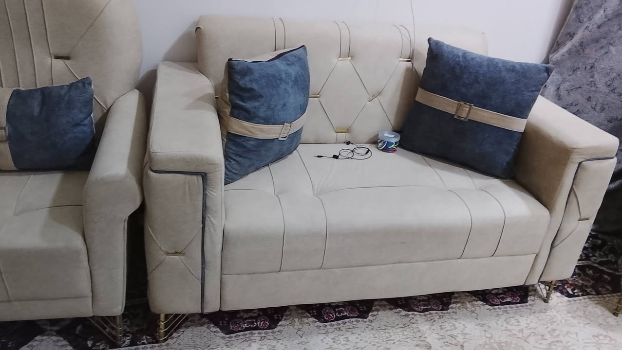 تخم عشر مقاعد وكوشات للبيع  اي ضرر مابي مكان كربلاء حي السلام السعر 500مع مجال


**إذا كنت صاحب هذا الإعلان وتريد حذفه لأي سبب، رجاءا أرسل رسالة إلى الدعم الفني**