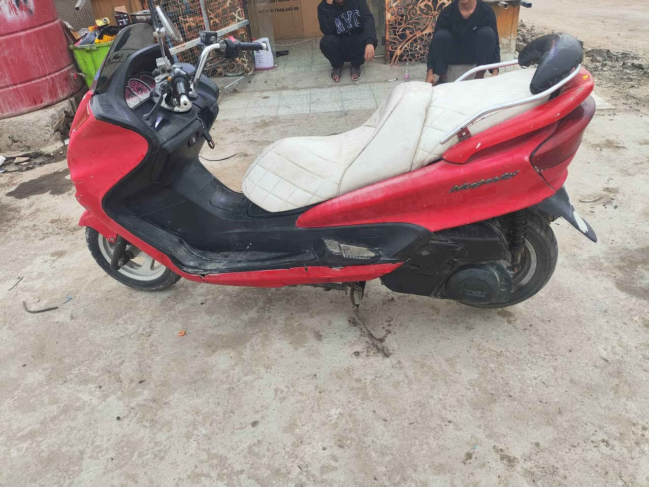 السلام عليكم 
ماجستا دبل رون 
تجفيت جديد دراجه جاهزه 
نقصه بس طوافه بانزين 
مكاني ناصرية مركز 
***********
سعره 450 وبيه مجال بسيط
