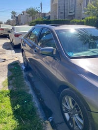 كامري موديل ٢٠١٧ فول مواصفات السيارة حادثها جاملغ فقط خلفي وصار بيهة ط...