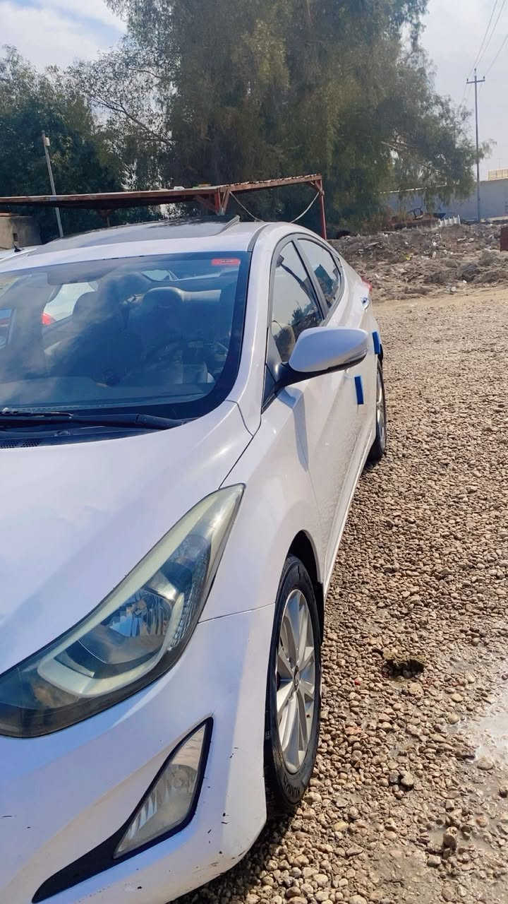 السلام عليكم 
النترا 15 خليجي فول عدا البصمه
بيها باب وره السايق صبغ بدون دواخل اثر شخوط 
وكارت بالجاملغ 
محرك وكير مامفتوح 
تحويل ثاني يوم 
السعر 125 وبيها مجال قليل 

***********
