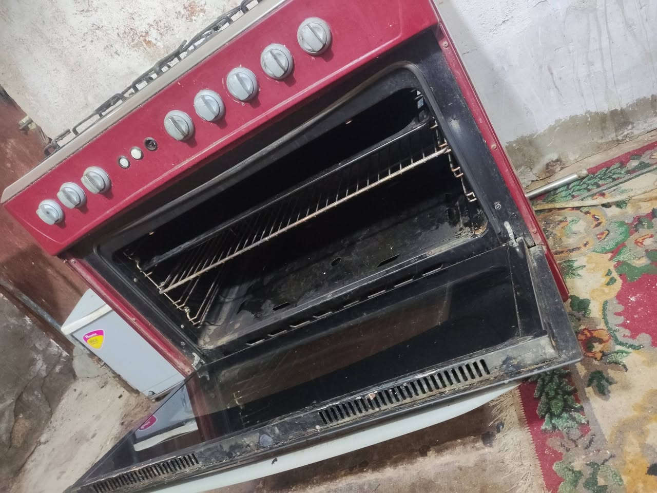 طباخ للبيع كله شغال هوه وفرنه طباخ نوعيته زينه ونضيف لشراي يتصل مكاني كربلاء امن داخلي***********لسعر 70 الف نهايته
