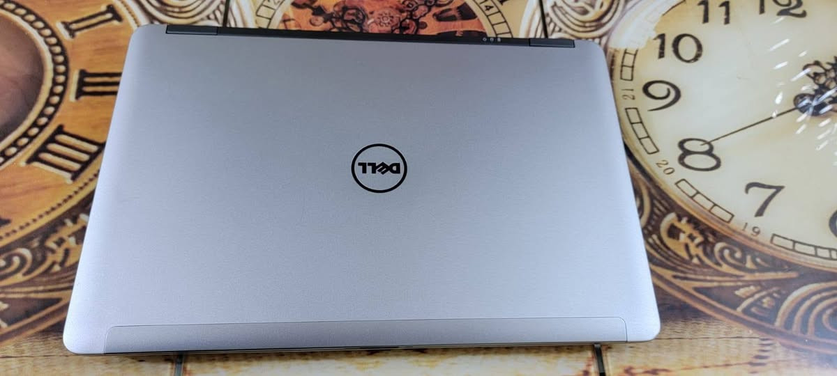 للبيع: لابتوب ممتاز بمواصفات قوية + شاحن + ماوس
بسعر  ٢٢٥٠٠٠ الف 

💻 المواصفات:
🔹 المعالج: Intel Core i7 – الجيل الخامس (MQ)
🔹 الرام: 8GB
🔹 التخزين: SSD 256GB + HDD 500GB
🔹 كرت الشاشة: AMD بذاكرة 2GB (مناسب للألعاب الخفيفة والبرامج الرسومية) �
🔹 حجم الشاشة: 15 بوصة
🔹 كيبورد: عربي وإنكليزي بإضاءة خلفية
🔹 مرفق: شاحن أصلي + ماوس
Reddit
📌 الحالة: مستعمل جيد وجاهز للاستخدام
📦 يشمل الشاحن الأصلي وماوس

الموقع الشعب قرب سوق ٤٠٠٠
***********
