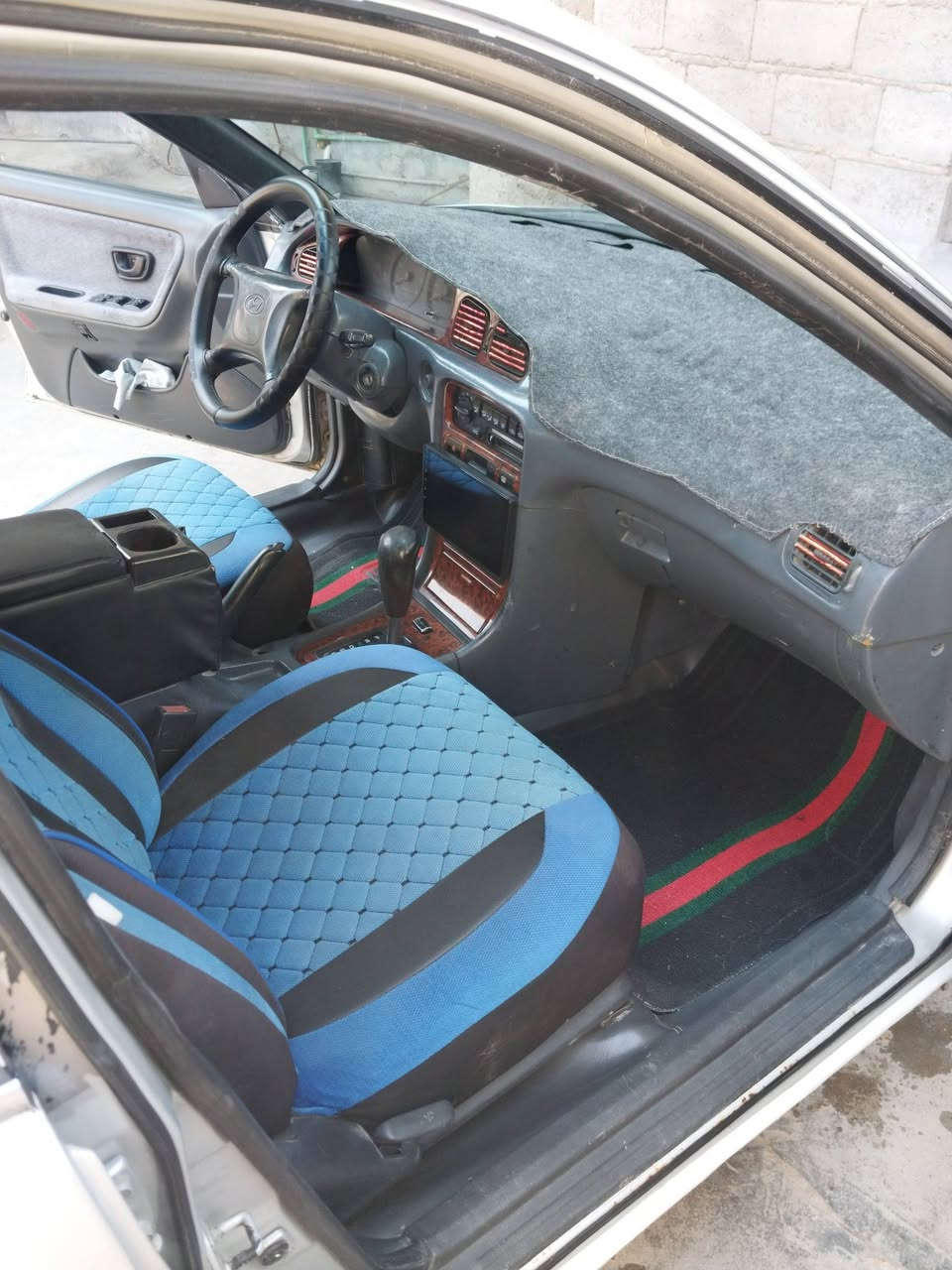 من رخصة الأمن المحترم السلام عليكم سوناتا تو موديل 94 رقم انبار دولي محرك 2000 مفتوح وكير  اوتماتيك مكفولات حلوة ونظيفه مصبوغه حزام للجماليه كامرة خلفية شاشة اندرويد بيها تعديل عالبارد بالجاملغ  الخلفي جهة السائق بدون دواخل وبيها نواقص مثل الكمبريسر مال تبريد عاطل والمنظومه جديدة حداديتها جديدة  والسنويه ساقطه صارلها شهر السعر 44 ورقه وبيها مجال مكان السيارة بغداد ابو غريب الاتصال على الرقم ***********
