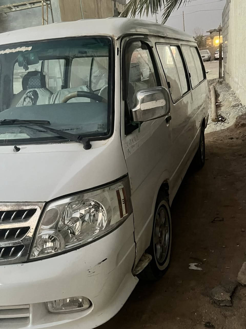 ‏سلام عليكم سيارة فتون 2009 بيهه مكينه ونجي توه شاده جديد كير جديد كسل جديد سياره مكفوله رقم احمر هيه وقرامات450مطلويه راعي يريد تحويل مراوس بسياره زفيره بيجو باص كون نضيف سياره واصله 35 مكان تنوّمه شط العرب***********
