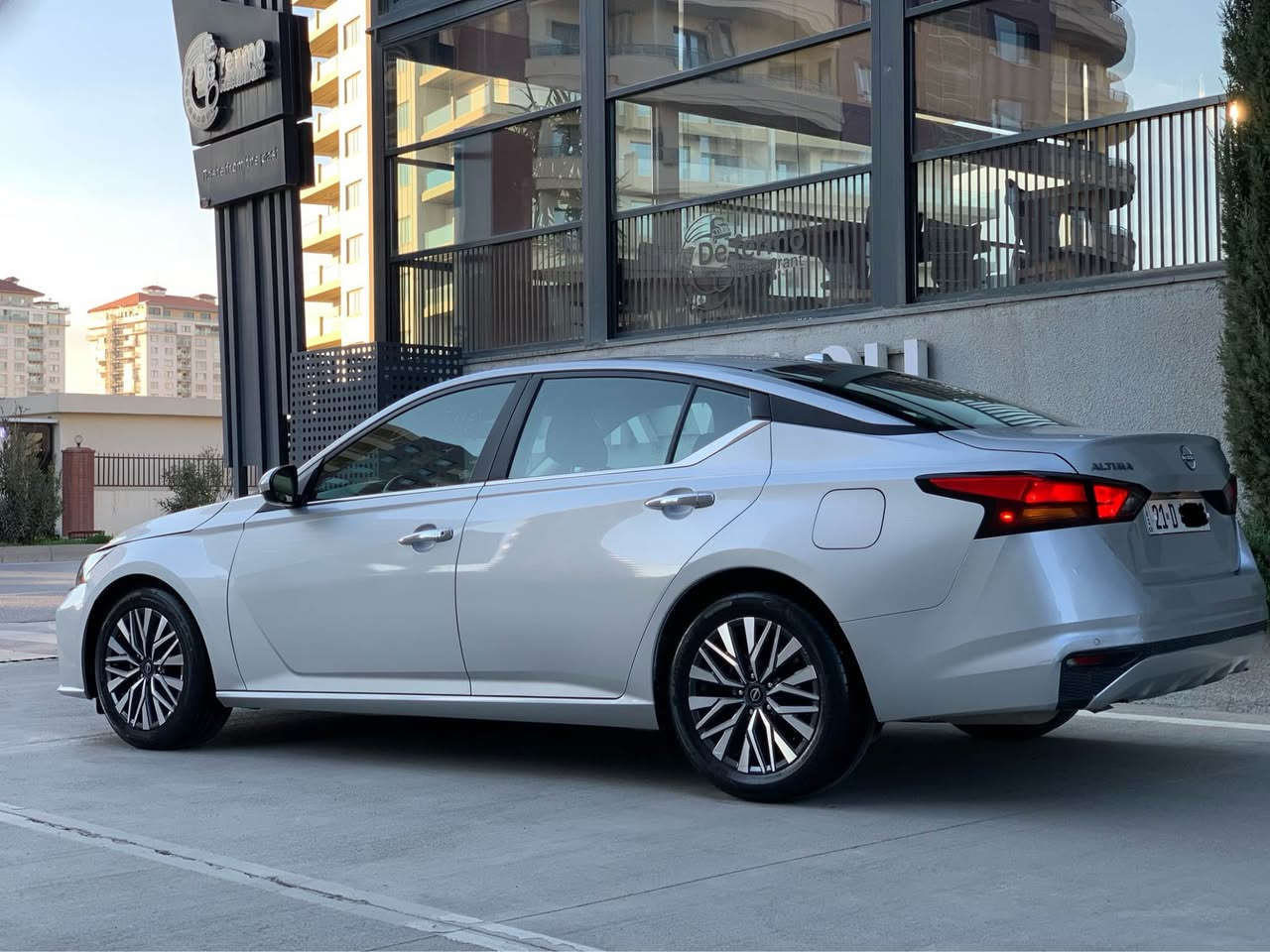 نیسان ئالتیما ٢٠٢٣ SV
سەیارەکە بۆنیت و چەمەلەخ بۆیاخە بی ناوگرتن  لەگەل 
یەک پەلە. هیچ ساردو پیدی ئاری نیە .
سیتی رادیتەر ، بەوابە ، رادار، هەموی بەشەرت.
تەنها ٣١ هەزار روشتوە. سەیارەکە رەقەمە و سەنەوی تاوەکو ٢٠٢٩ تازەیە. 
مواسەفات؛،
لایت لید، شەغال ، دەرگا و سنوق بەسمە، راداری پیشو دوا، خەتی جادە، رادار ٣٦٠، کشن کارەبایی، شاشە گەورە.

ژمارە شاصی 
1N4BL4DV4PN329977

ژ.م 
***********
سلیمانی السليمانية, العراق
