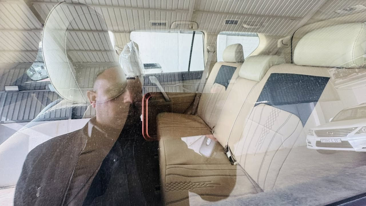 سلام عليكم للبيع برادو موديل ١٤
سيارة جديدة 

رقم بغداد 

فول موصفات 

محرك ٤

كشنات جلد

لايت اسود 

زراك لايت

فول 

بصمه

ماشيه ١٨٠

***********
