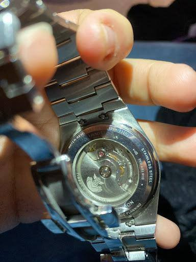 احد الاصدقاء كلفني بنشر هذه الساعة الي تعجبه يتواصل مع صاحبها 
***********
